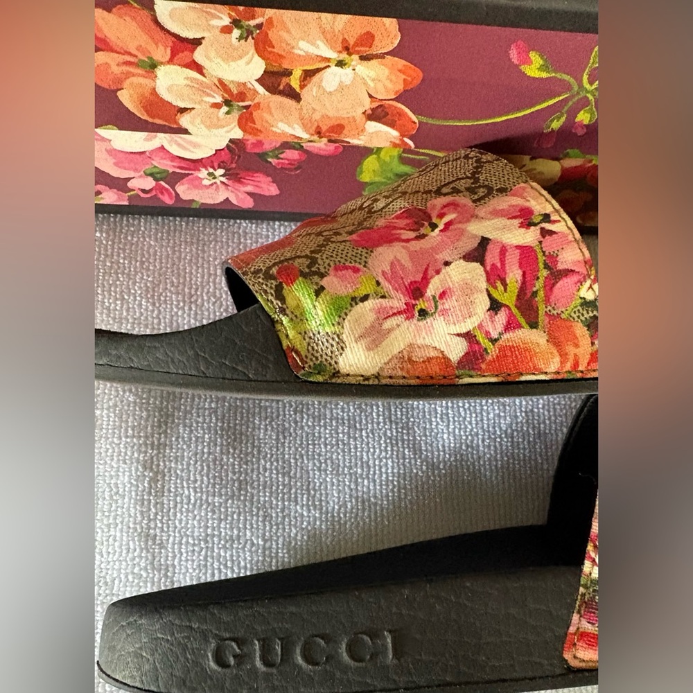 Gucci Women's Floral Slide Sandals - Black and Pink - Picture 5 of 7
